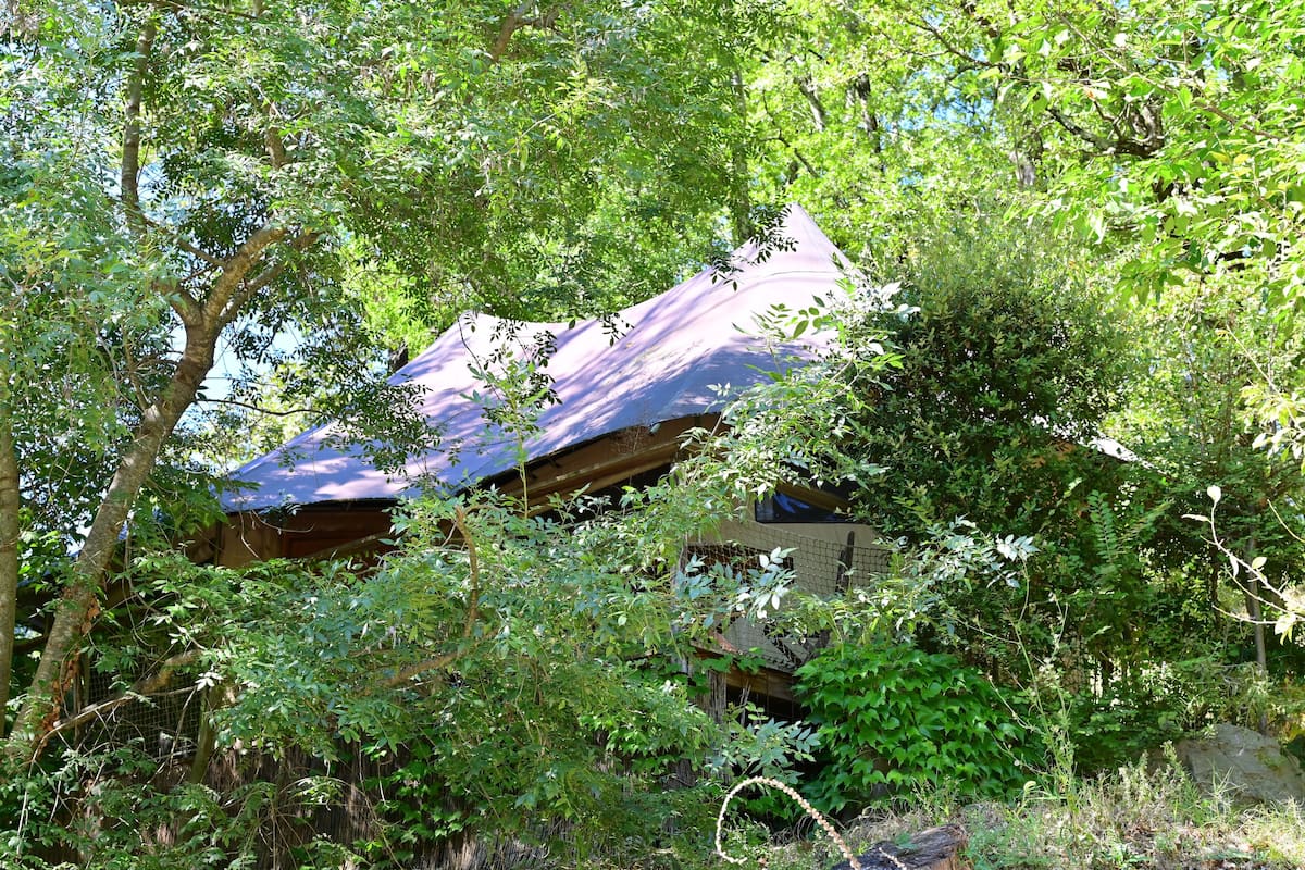 Party Tent (Hibou) | 1 bedroom, individually furnished, free WiFi, bed sheets