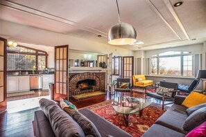 Smart TV, fireplace - Extraordinary Capitol Hill Home! (Salt Lake City)