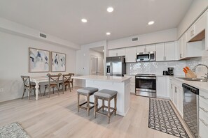 Condo, Multiple Beds, Balcony, Pool View (Seaglass 310) | Private kitchen