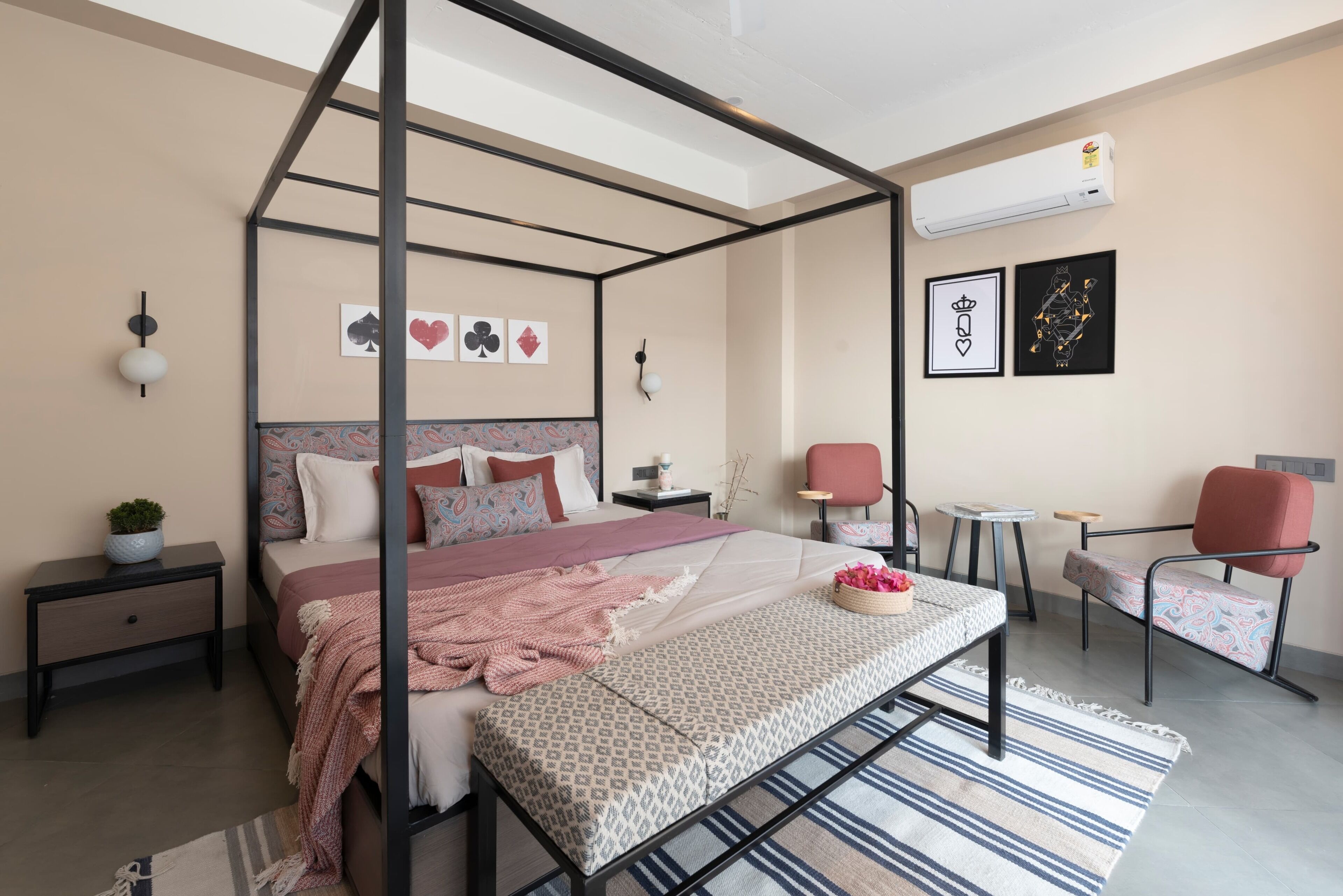 4 室のベッドルーム、アイロン / アイロン台、WiFi (無料)、ベッドシーツ