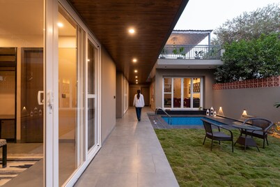 An opulent 4 bed villa resonating a quaint outhouse in the heart of Pink City!