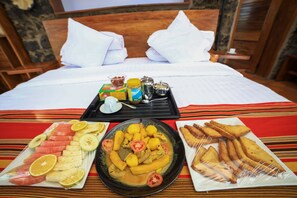 Free daily English breakfast  - Imbogo Diners and Lounge (Kisoro)
