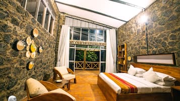 Executive Suite | 1 bedroom, Egyptian cotton sheets, premium bedding, down comforters