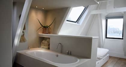 Stunning 95m2 Apartment in the Heart of Amsterdam