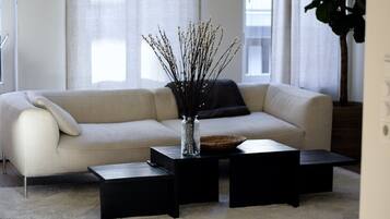 Een smart-tv en een open haard