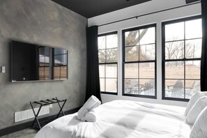 4 bedrooms, iron/ironing board, free WiFi, bed sheets - The Cooperage ~ NULU ~ 4 Bedroom/3 Baths (Louisville)