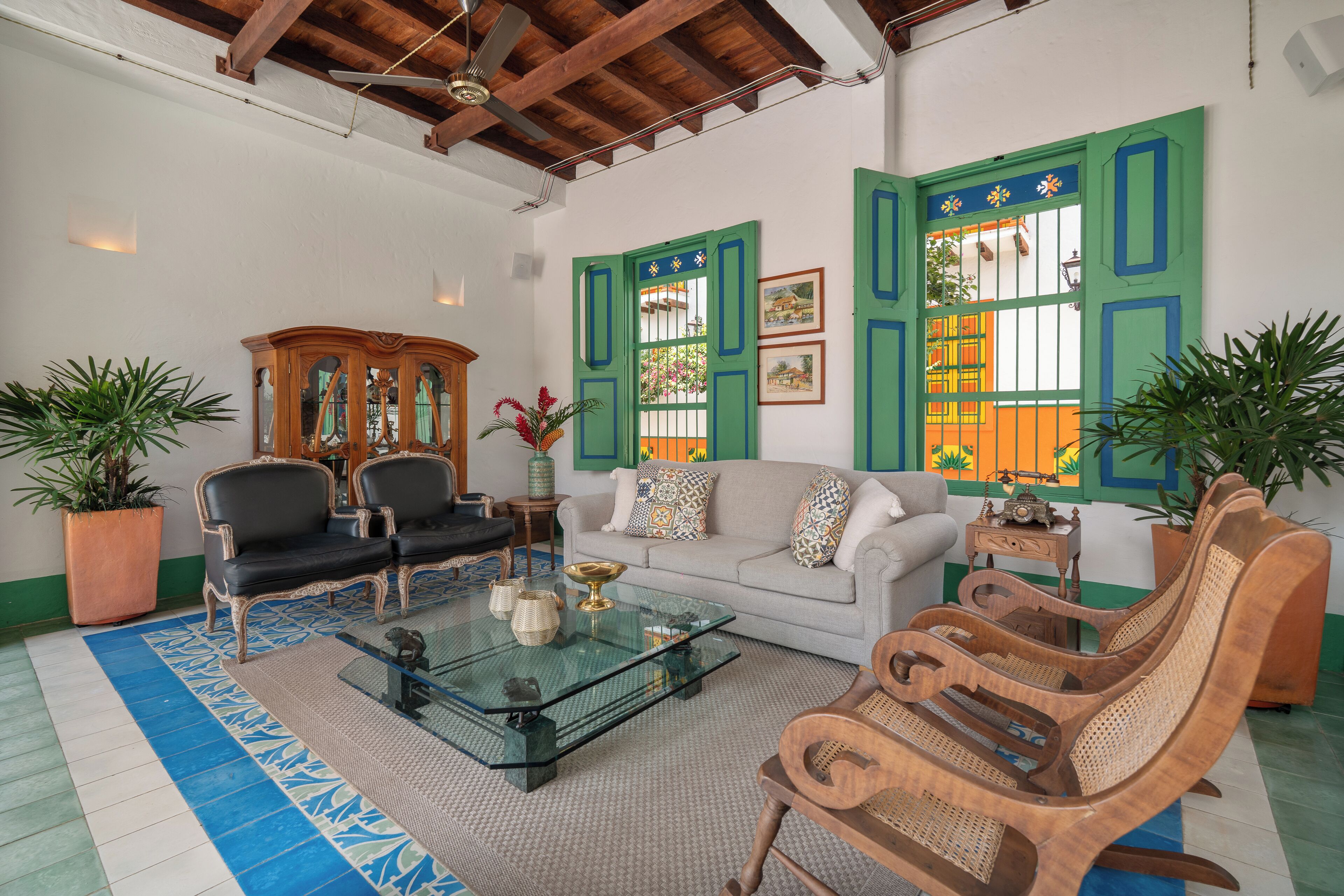 Coin salon dans le hall