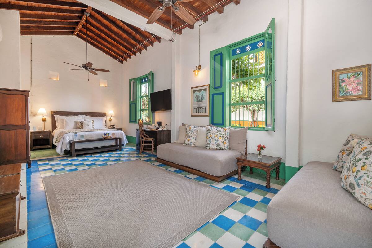 Superior Room | 1 bedroom, premium bedding, free minibar, in-room safe