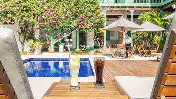 Outdoor pool, open 9:00 AM to 7:00 PM, pool loungers