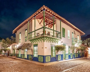 Façade de l’hébergement - soirée/nuit