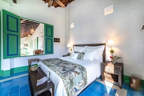 1 bedroom, premium bedding, free minibar, in-room safe