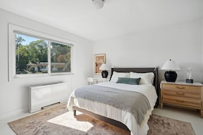 1 Schlafzimmer, Schreibtisch, Bügeleisen/Bügelbrett, Reisekinderbett