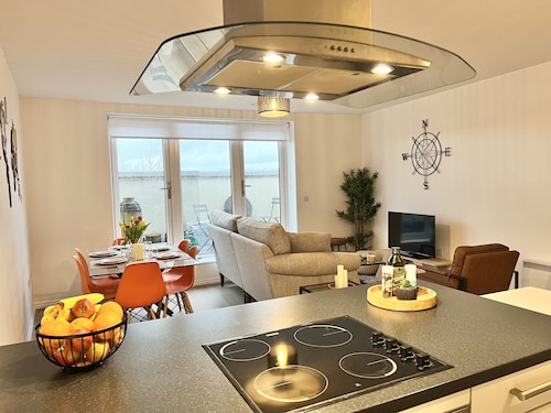 Spacious top-floor flat, Parking, Step-free access