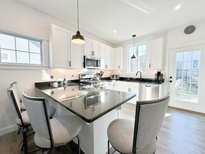 雪櫃、微波爐、焗爐、爐具