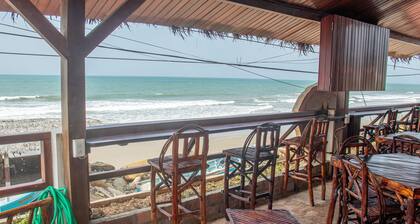 Oceanfront Hostel - Balcony with amazing ocean sunset views, pool and Steam Room