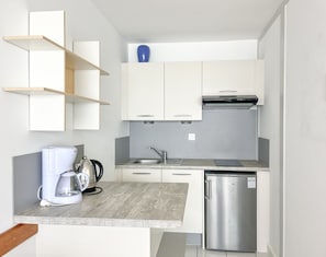 Fridge, microwave, dishwasher, coffee/tea maker