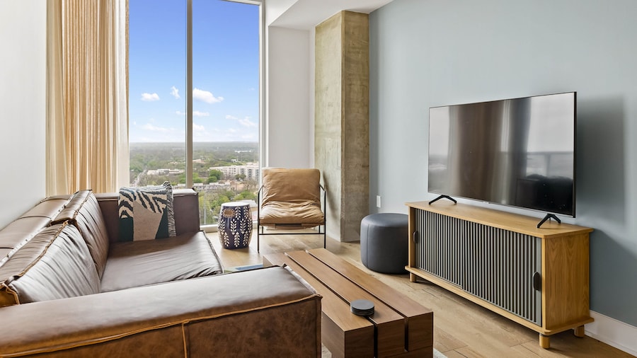 20th FL 1BR | Heated Pool | Gym | Bar | Balcony