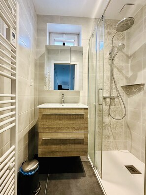 Een douche, een haardroger