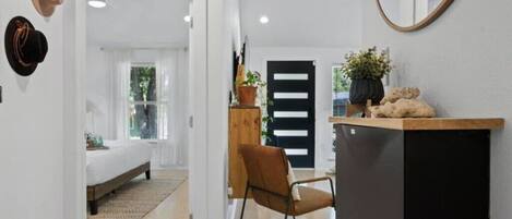 2 عدّة غرف نوم وسرير سفر وواي فاي مجانًا وملاءات أسرّة