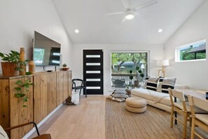 Smart TV, books, stereo