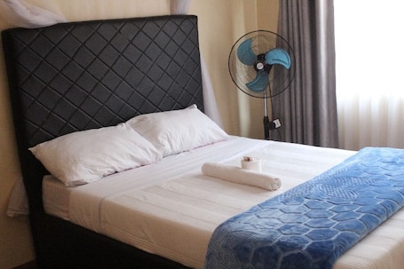 Cortinas blackout, tabla de planchar con plancha y wifi gratis