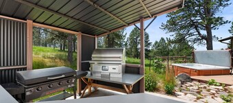 Largest Custer Lodge-Sleeps 22