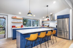 冰箱、微波炉、烤箱、炉灶