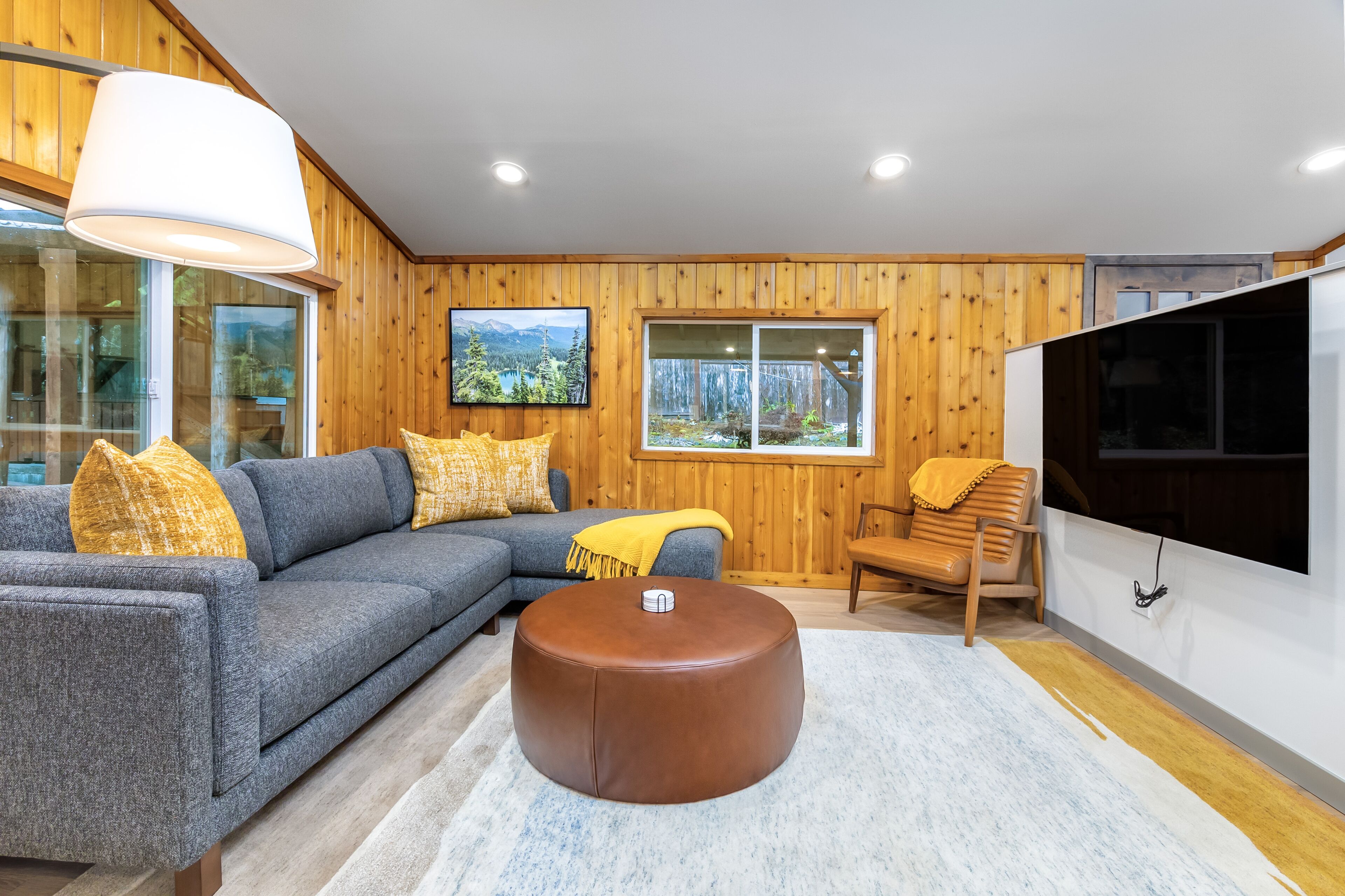 Smart-tv, boeken en een stereo