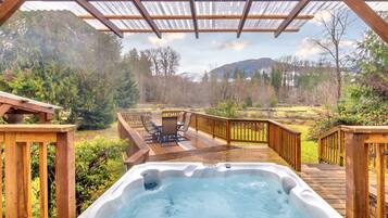 Banyera d'hidromassatge a l'aire lliure