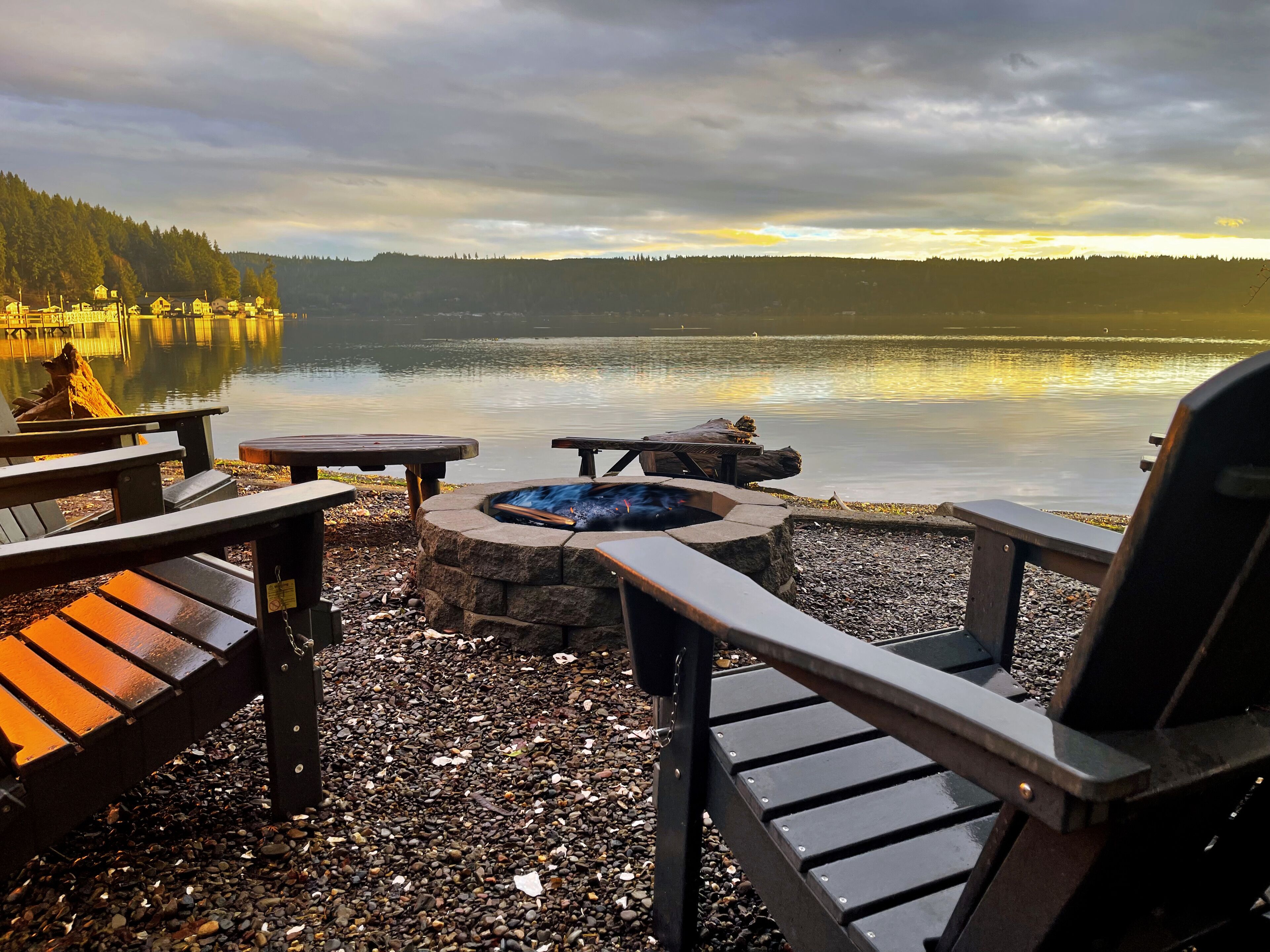 Waterfront, King Beds, Arcade, Hot Tub, Firepit, Movie Projector, Dog-Friendly!