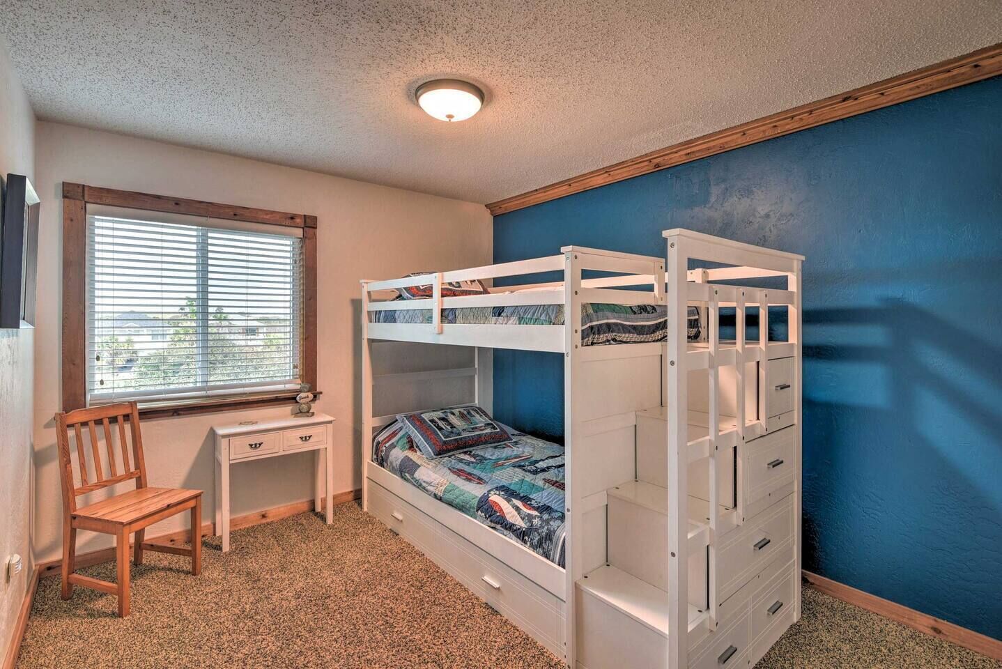 5 slaapkamers, een strijkplank/strijkijzer, reisbedje, gratis wifi