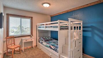 5 slaapkamers, een strijkplank/strijkijzer, reisbedje, gratis wifi