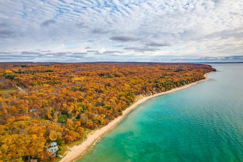 17 Mi to Skiing! Lake-View Michigan Home w/ Deck