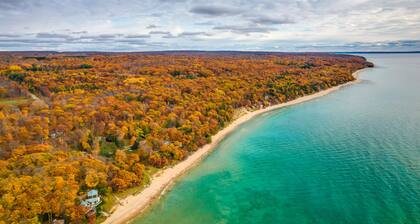17 Mi to Skiing! Lake-View Michigan Home w/ Deck