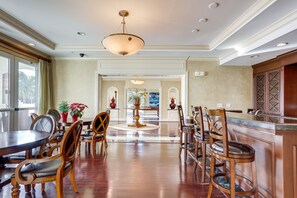 Dining - Lantana Condo w/ Balcony: 11 Mi to Palm Beach! (Lantana)