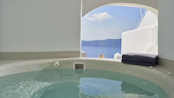 Two Bedroom Villa with Outdoor Hot Tub | 露台