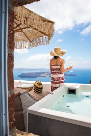 Suite with Hot Tub | Terrace/patio