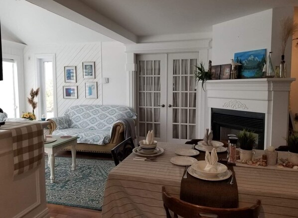 Interior - 3 Bedroom Chalet in Fossambault-sur-le-Lac (Fossambault-sur-le-Lac)