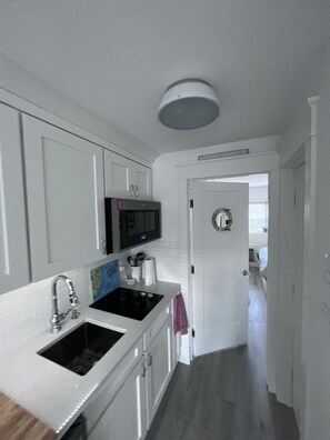 Fridge, microwave, oven, stovetop - Cozy beach block -1 bdrm,1st floor unit w/ pool, beach tags & chairs! Renovated! (Brigantine)