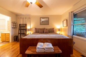 3 bedrooms, desk, iron/ironing board, free WiFi