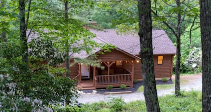 Southern Skies Chalet | Mountain Views • Hot Tub • Game Room