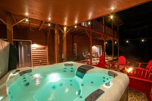 Southern Skies Chalet | Mountain Views • Hot Tub • Game Room