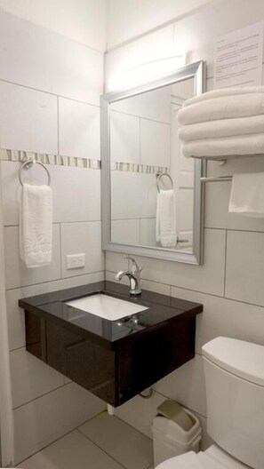Free toiletries, hair dryer - Arena Condominium Aruba (Oranjestad)