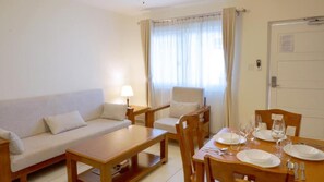 In-room safe, iron/ironing board, free WiFi - Arena Condominium Aruba (Oranjestad)