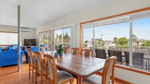 Dining - Baydream - Belle Escapes Jervis Bay (Vincentia)