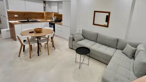全景公寓 | 私人厨房 | 大冰箱、烤箱、厨具/餐具、纸巾