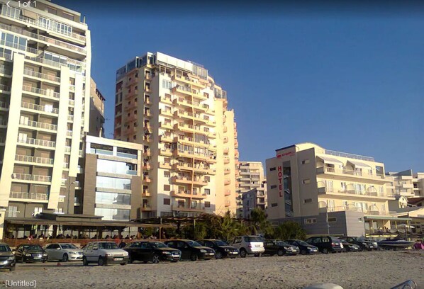 ด้านหน้าที่พัก