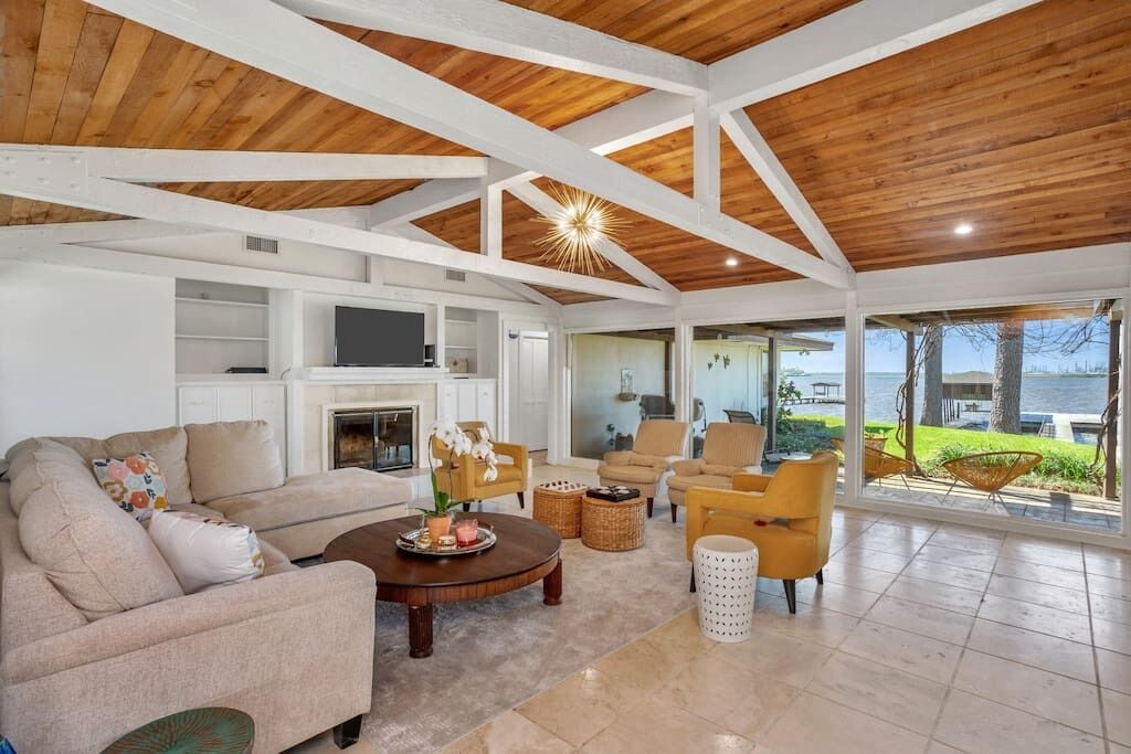 3 Bedroom House on the Lake