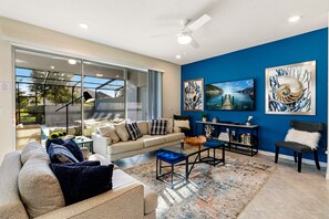 Smart TV, books - Luxury pool home at Solterra. Resort Pools, Waterslides, Clubhouse, Lazy River  (Davenport)