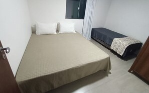 2 dormitorios, tabla de planchar con plancha, wifi gratis y ropa de cama